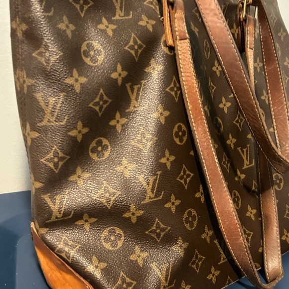 Authentic Cabas Mezzo Louis Vuitton Tote Bag - Picture 2 of 11